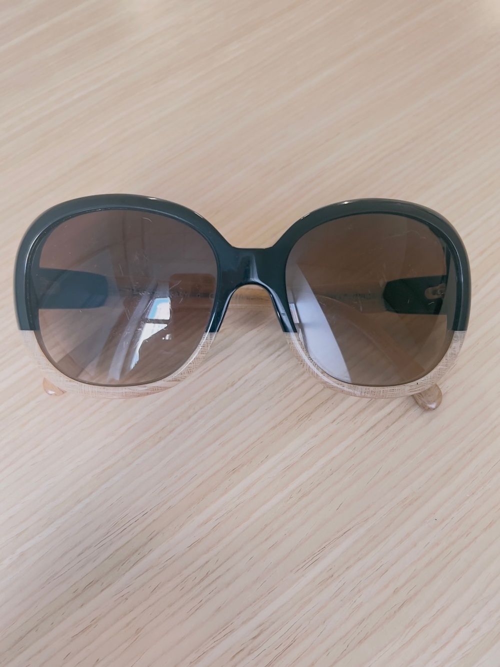 CHANEL Two-Tone Black and Tan Gradient Oversized Sunglasses - Picture 2 of 7